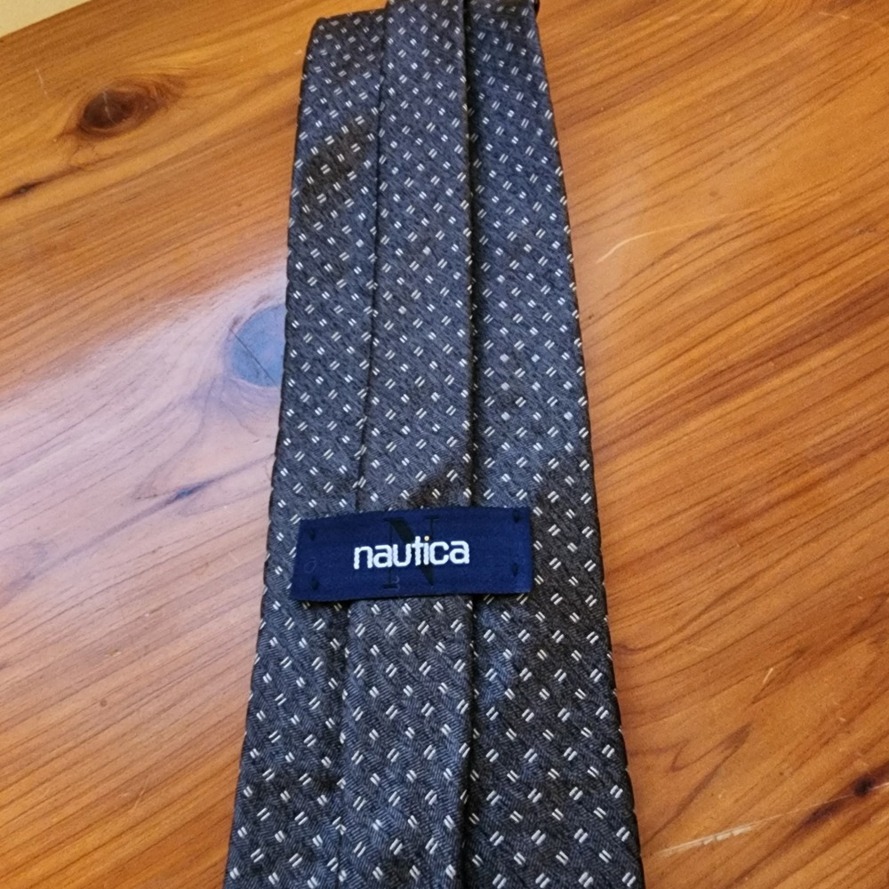 Men's Nautica Gray Print Necktie in 100% Silk
